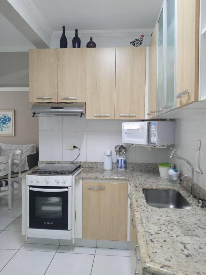 Apartamento completo na calçada da praia Apartment Guaruja Exterior photo